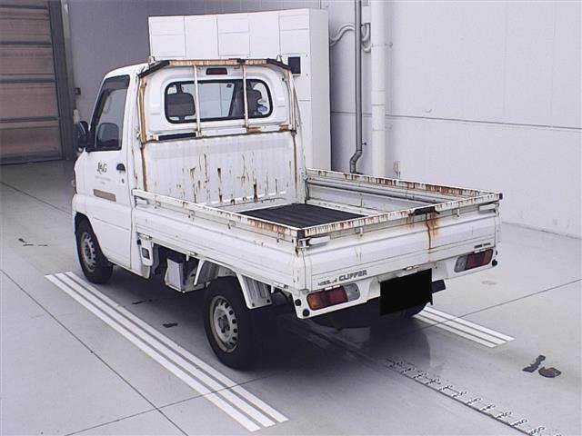 NISSAN CLIPPER TRUCK 2010