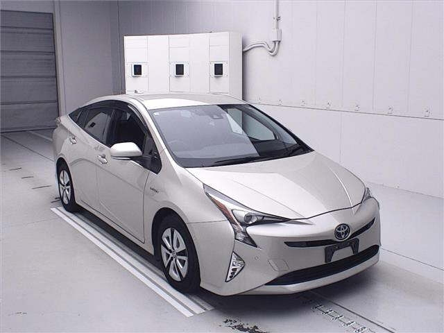 TOYOTA PRIUS 2016