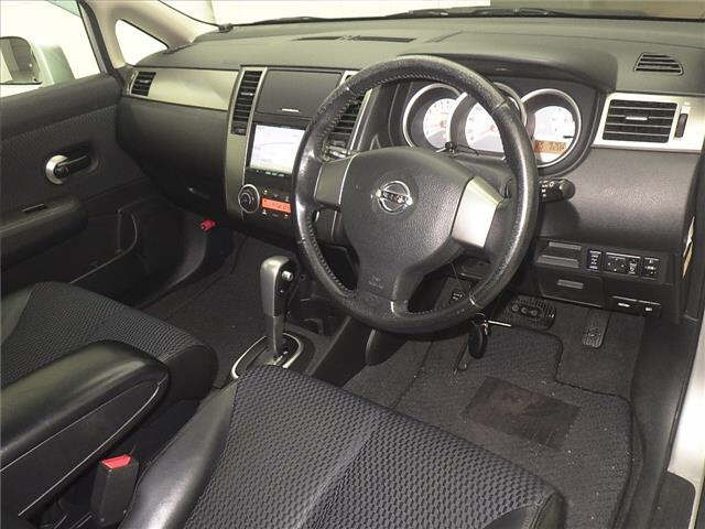 NISSAN TIIDA 2012