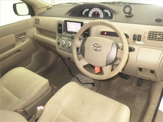 TOYOTA RAUM 2008