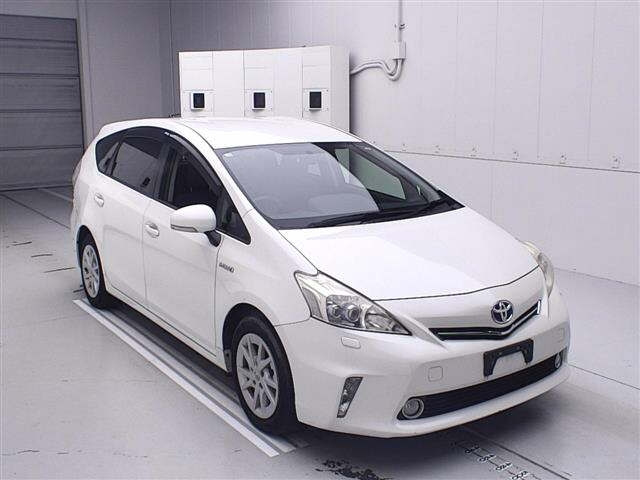 TOYOTA PRIUS ALPHA 2012