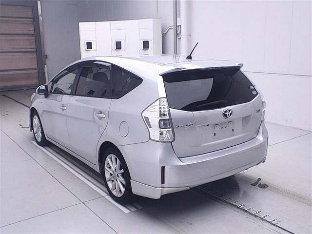 TOYOTA PRIUS ALPHA 2012