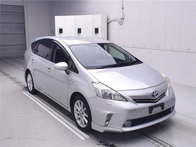TOYOTA PRIUS ALPHA 2012