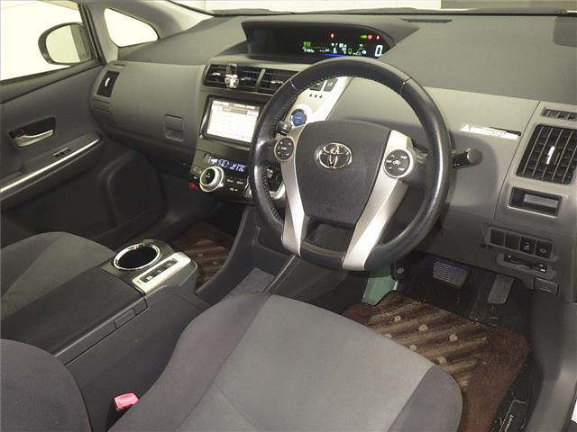 TOYOTA PRIUS ALPHA 2012