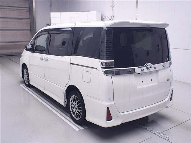 TOYOTA VOXY 2021