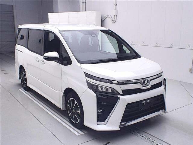 TOYOTA VOXY 2019