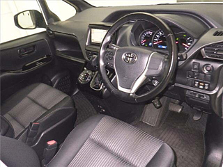 TOYOTA VOXY 2019