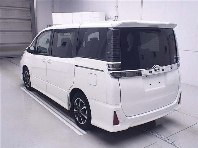 TOYOTA VOXY 2019