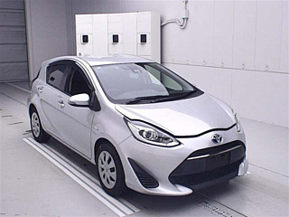 TOYOTA AQUA 2019