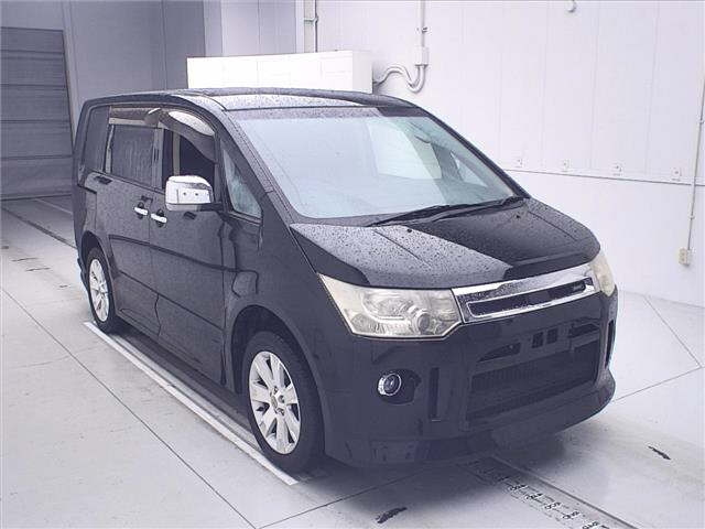 MITSUBISHI DELICA D5 2013