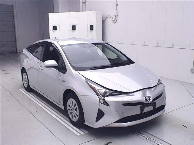 TOYOTA PRIUS 2018