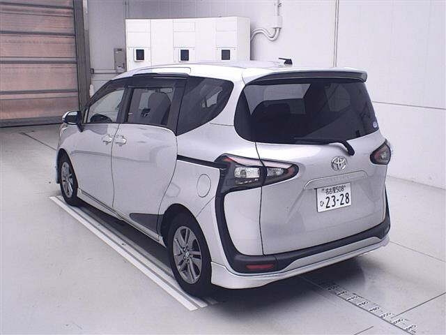 TOYOTA SIENTA 2015