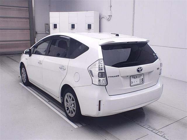 TOYOTA PRIUS ALPHA 2013