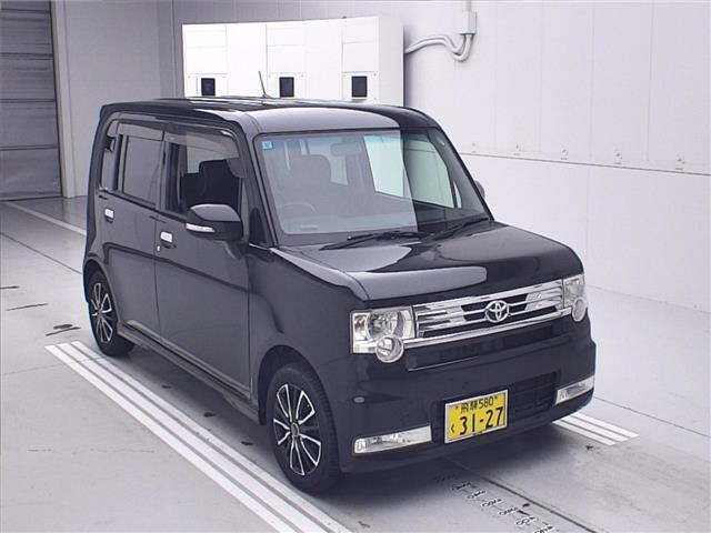 TOYOTA PIXIS SPACE 2011