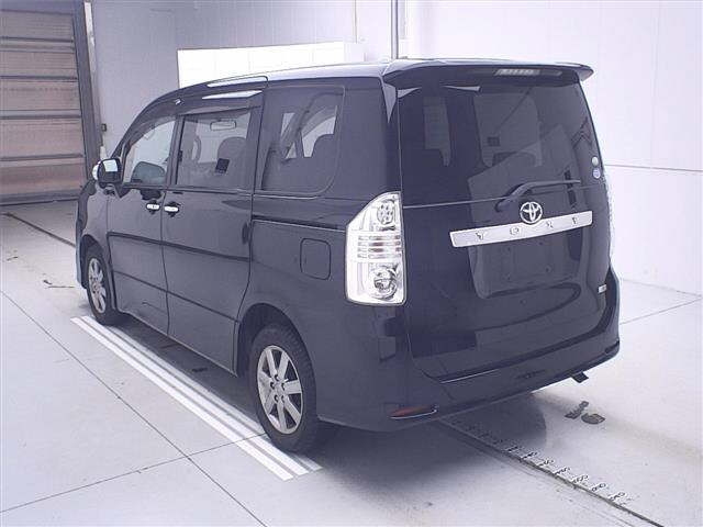 TOYOTA VOXY 2010