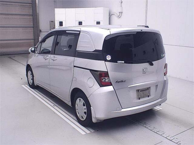 HONDA FREED 2010