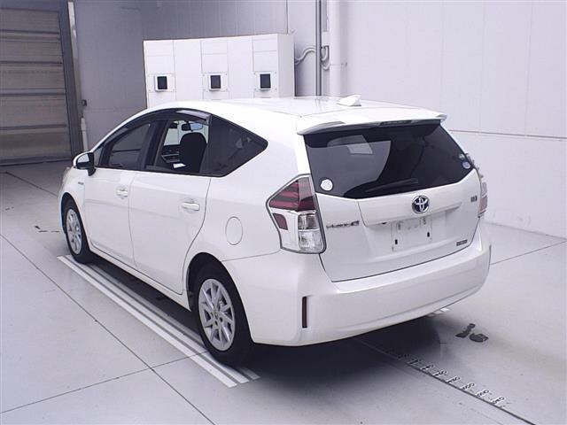 TOYOTA PRIUS ALPHA 2014