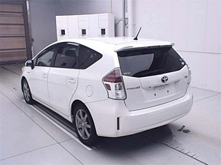TOYOTA PRIUS ALPHA 2015