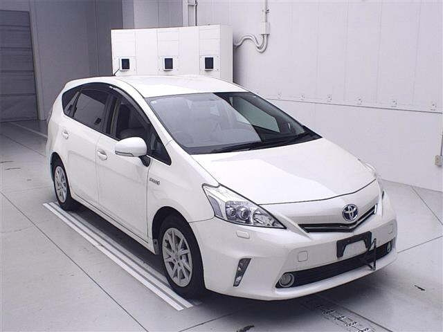 TOYOTA PRIUS ALPHA 2011