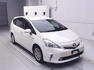 TOYOTA PRIUS ALPHA 2011