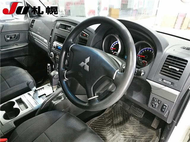 MITSUBISHI PAJERO 2011