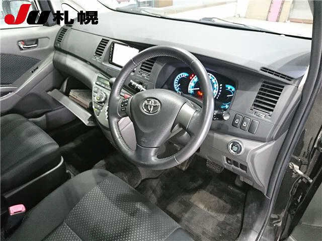 TOYOTA ISIS 2010