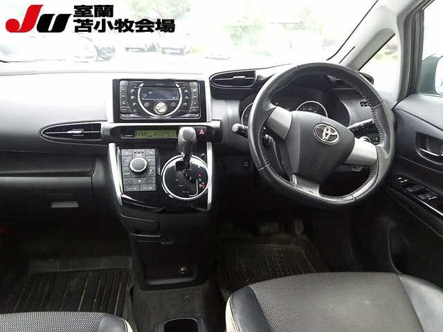 TOYOTA WISH 2011