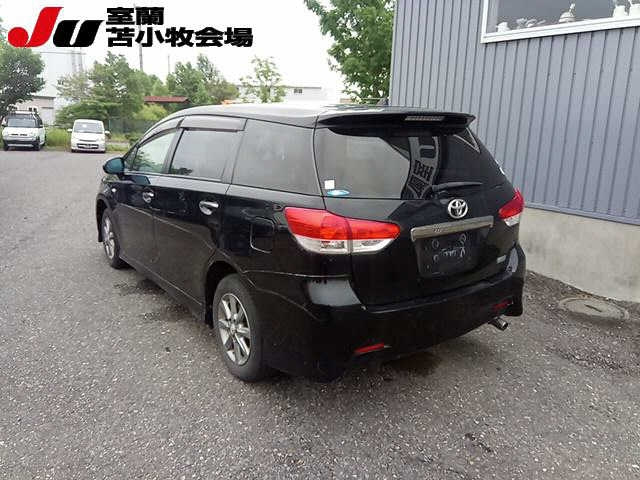 TOYOTA WISH 2011