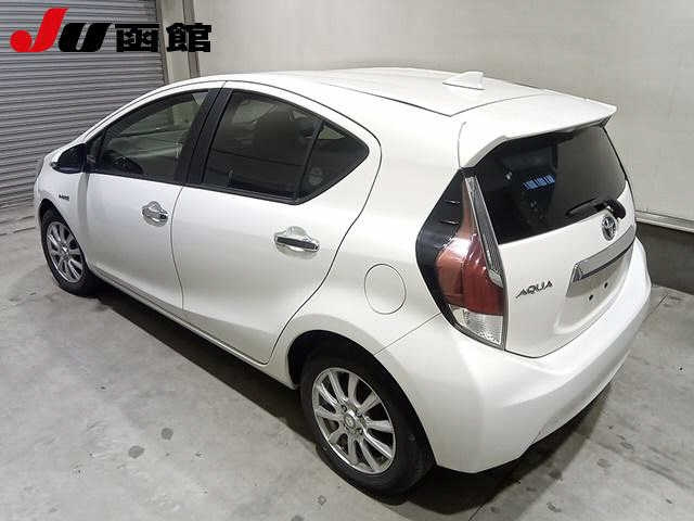 TOYOTA AQUA 2016