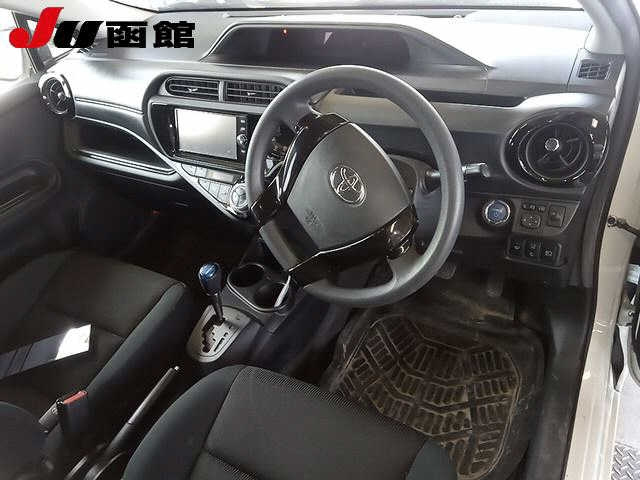 TOYOTA AQUA 2016