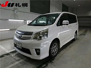 TOYOTA NOAH 2011