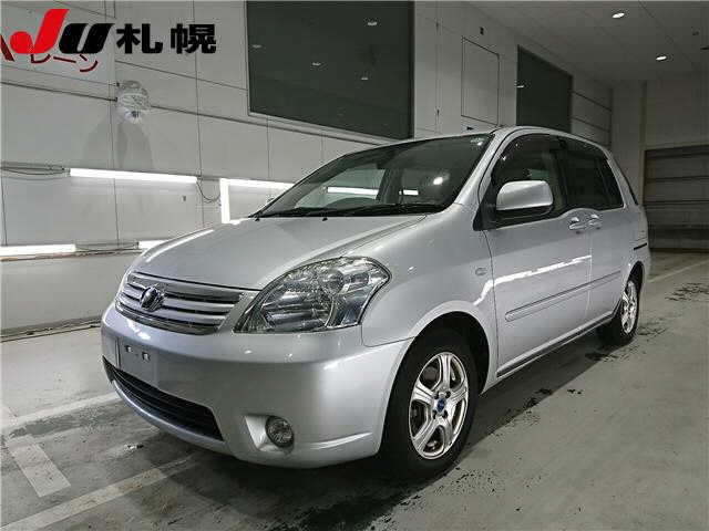 TOYOTA RAUM 2010