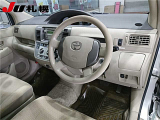 TOYOTA RAUM 2010