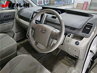 TOYOTA NOAH 2008