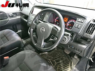 NISSAN SERENA 2010