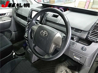 TOYOTA VOXY 2009
