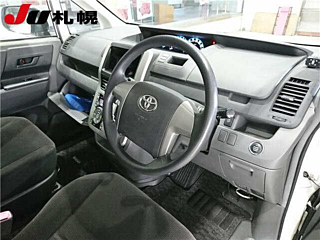 TOYOTA VOXY 2008