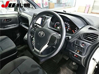 TOYOTA NOAH 2014