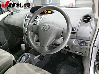 TOYOTA VITZ 2010