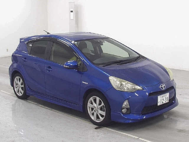 TOYOTA AQUA 2013