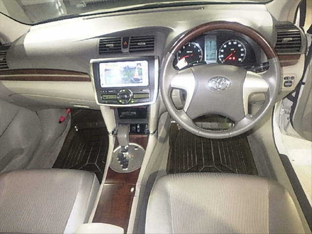 TOYOTA PREMIO 2012