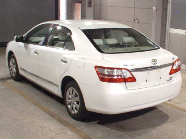 TOYOTA PREMIO 2012
