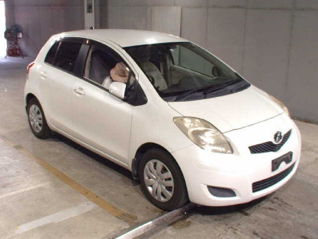 TOYOTA VITZ 2010