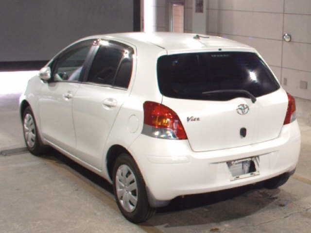 TOYOTA VITZ 2010