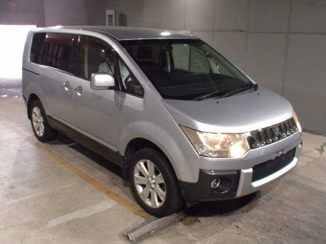 MITSUBISHI DELICA D5 2009
