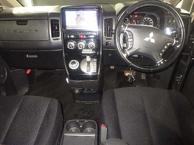 MITSUBISHI DELICA D5 2013
