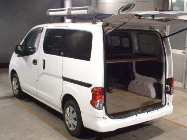 MITSUBISHI DELICA 2013