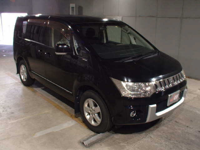 MITSUBISHI DELICA D5 2013