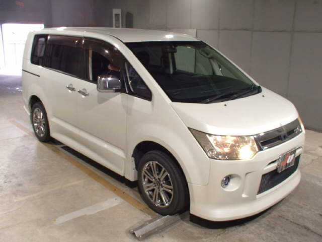MITSUBISHI DELICA D5 2009