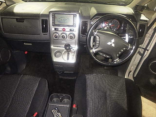 MITSUBISHI DELICA D5 2009